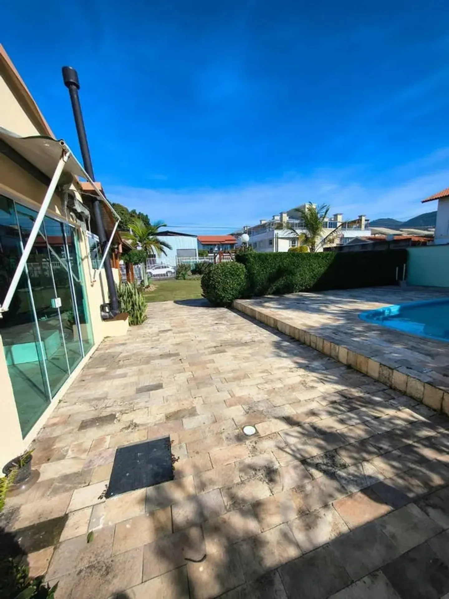 700 m² house with a bathtub and a grill on the balcony — photo 17