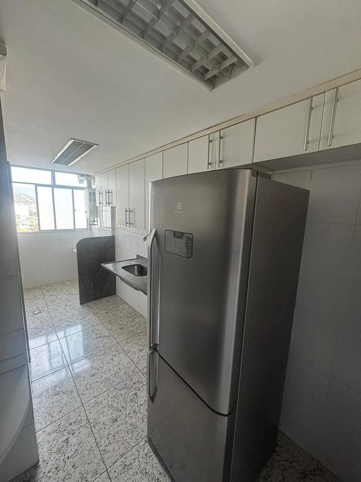 Apartment with 3 bedrooms and 4 bathrooms, balcony sink — photo 33