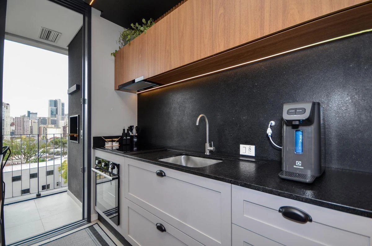 Furnished 1-bedroom apartment with balcony and grill — photo 35