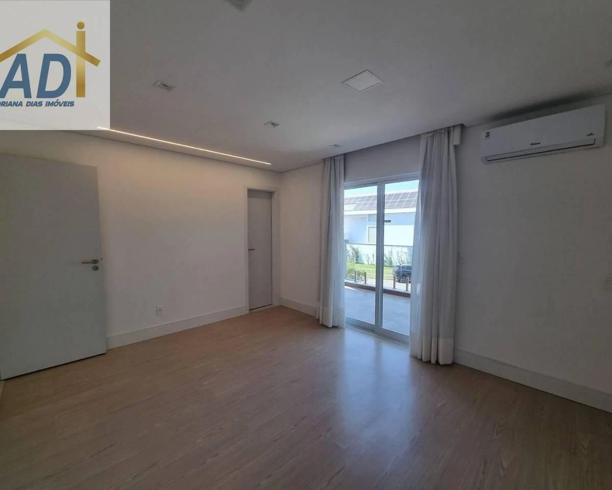 Floor-to-ceiling windows in a 6-bedroom house, 300 m² — photo 25