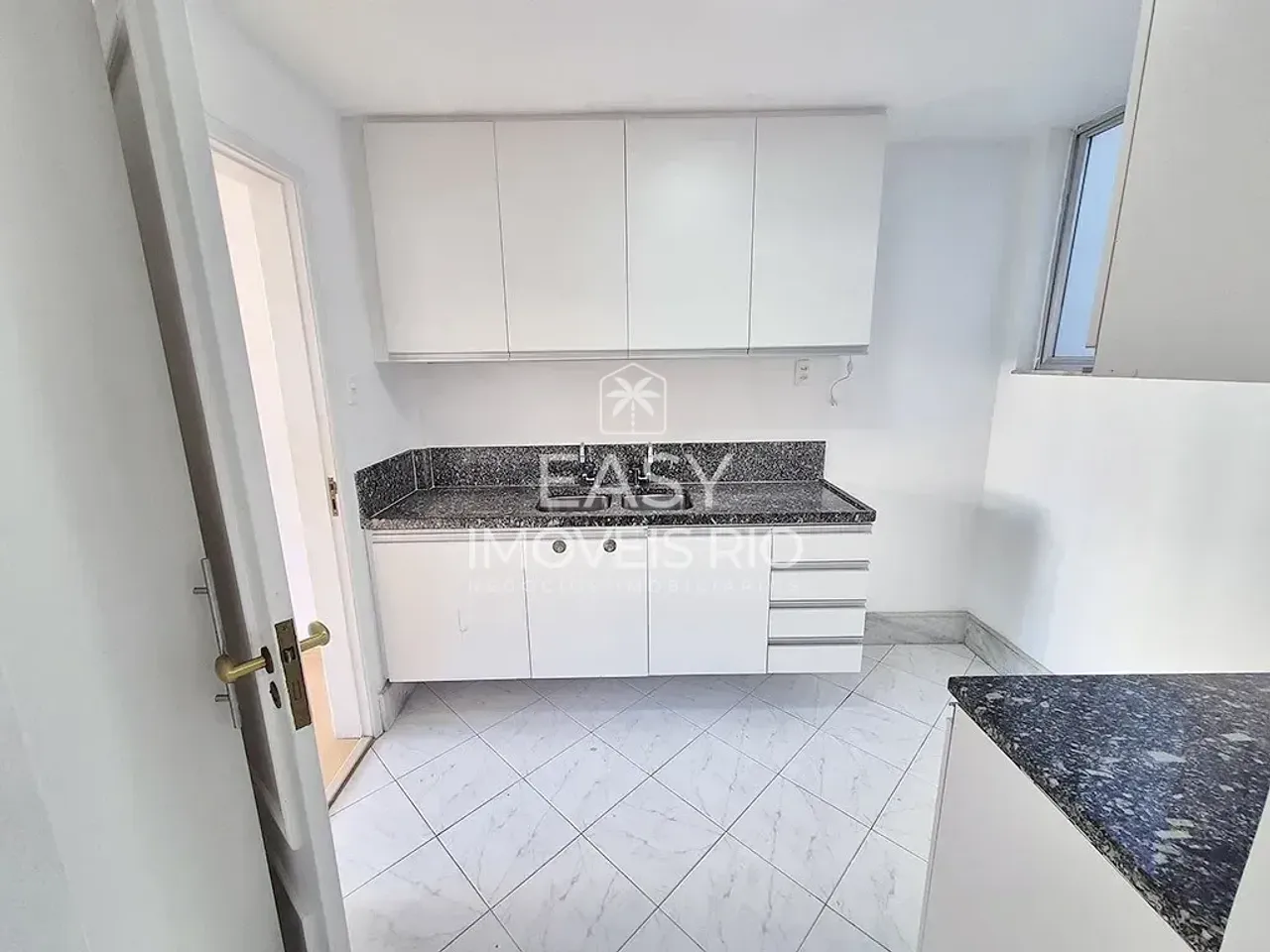 Apartamento sem mobília com 3 quartos e 4 banheiros — photo 20
