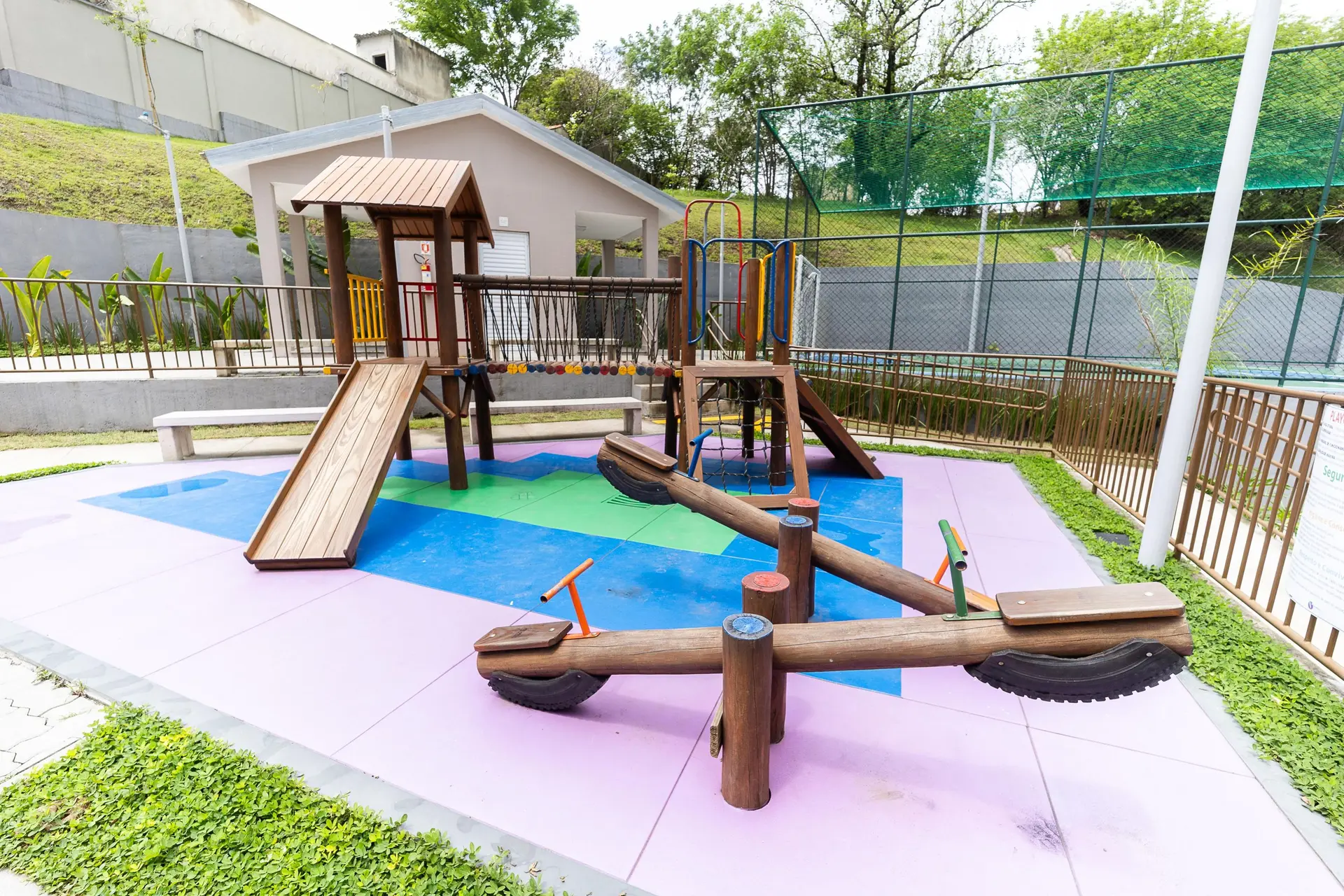 2-bedroom apartment in a building with a pool — photo 5