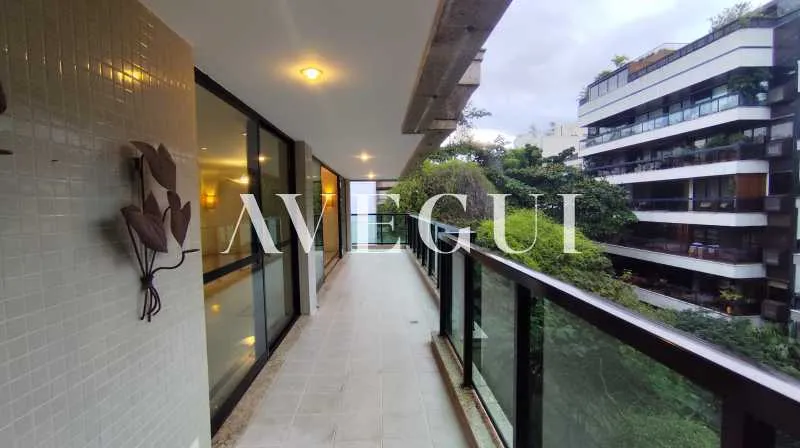 165 m² apartment with 3 bedrooms, 5 baths, and balcony — photo 16