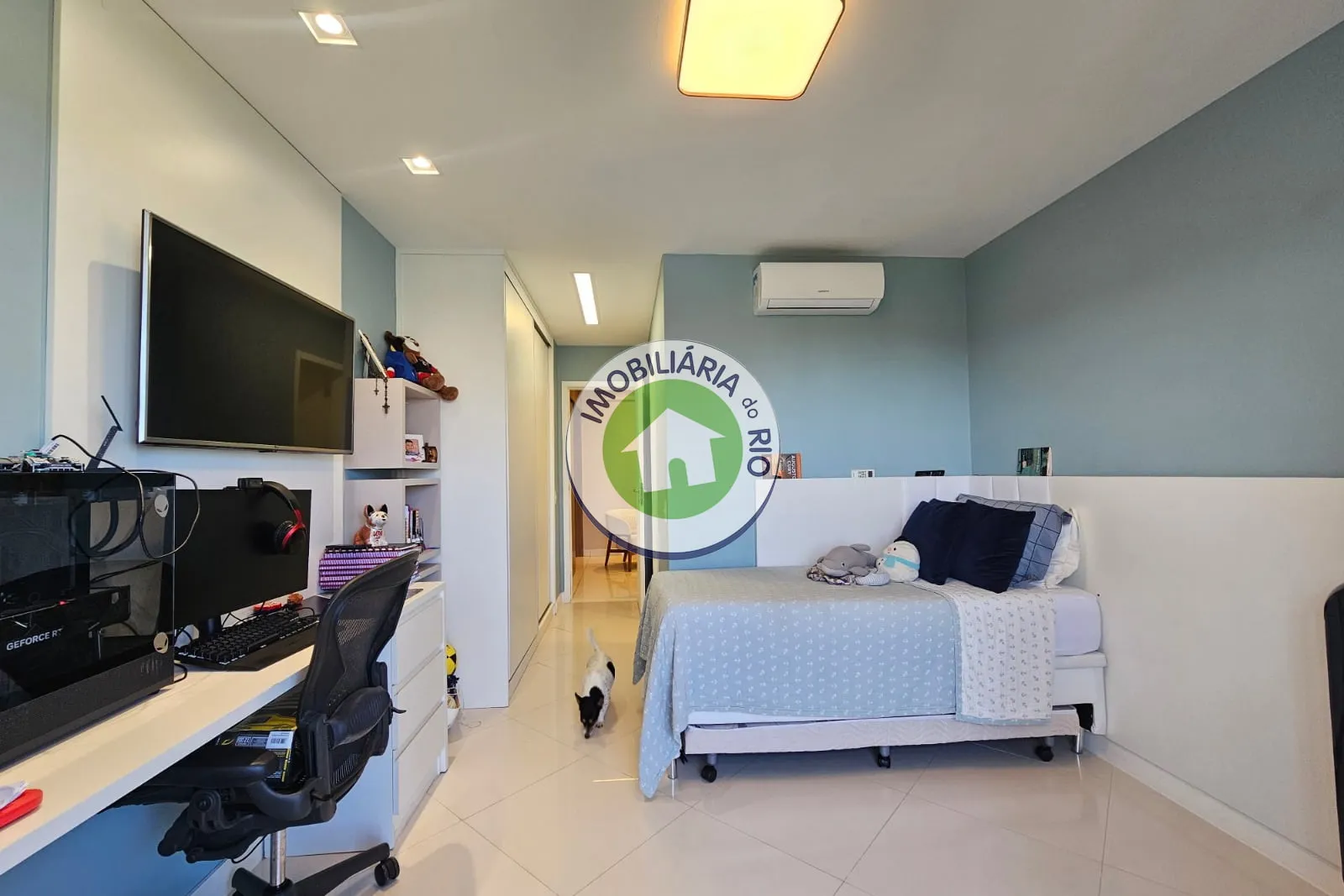 Unfurnished apartment with 4 bedrooms and glass balcony — photo 30