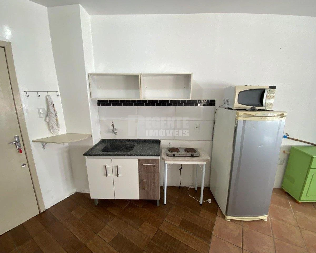 Studio com espaço de home office, Trindade Sul