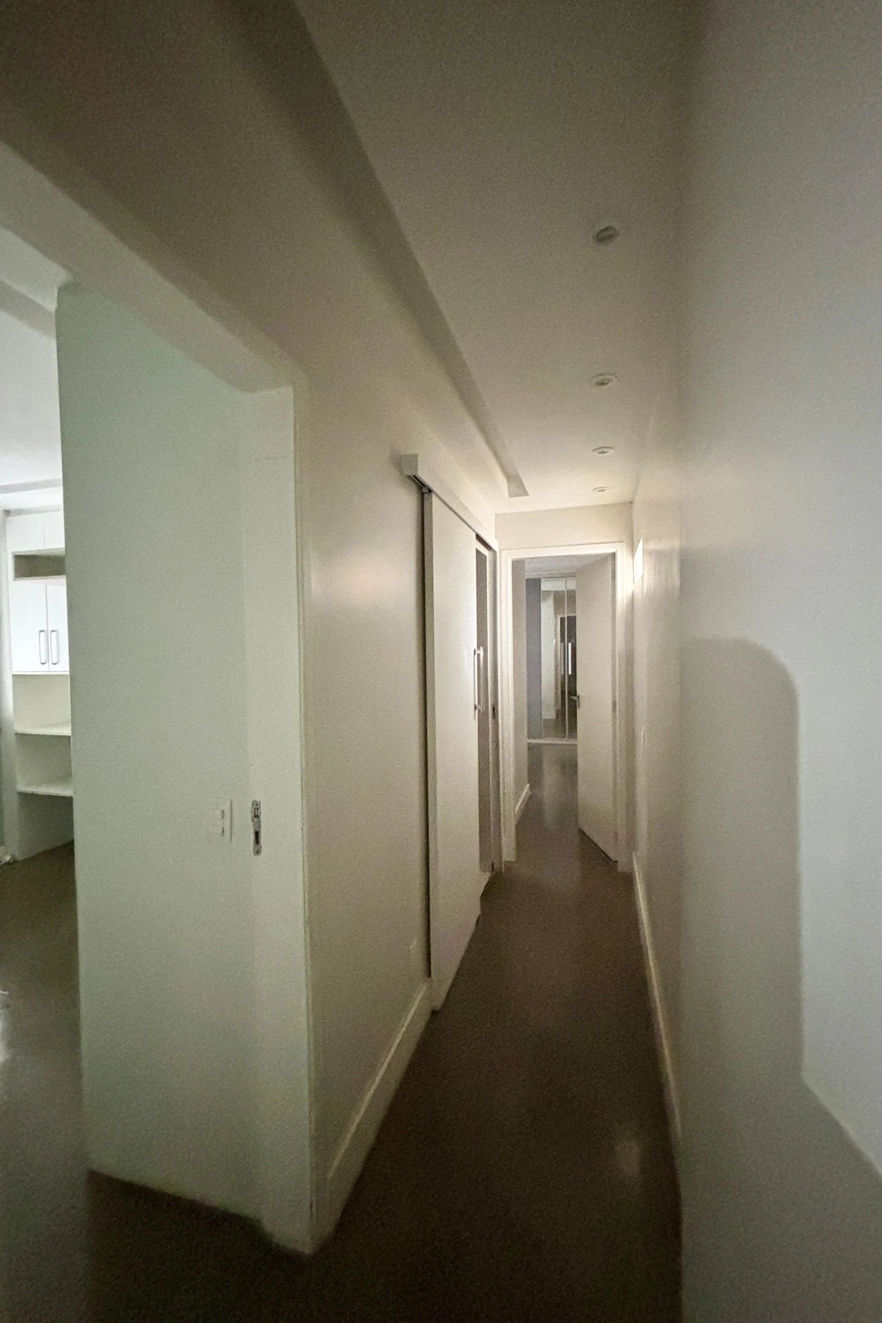 3-bedroom apartment with open-plan gas kitchen — photo 30