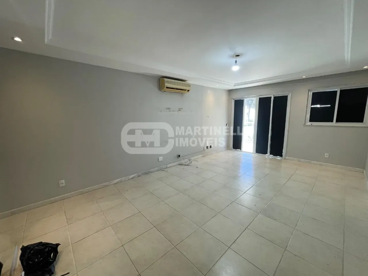 House with 4 bedrooms and 5 bathrooms and a separate kitchen — photo 19