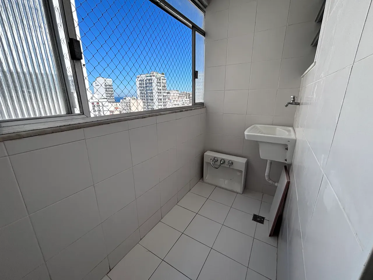 64 m² apartment with a walk-in closet and a washing machine — photo 13