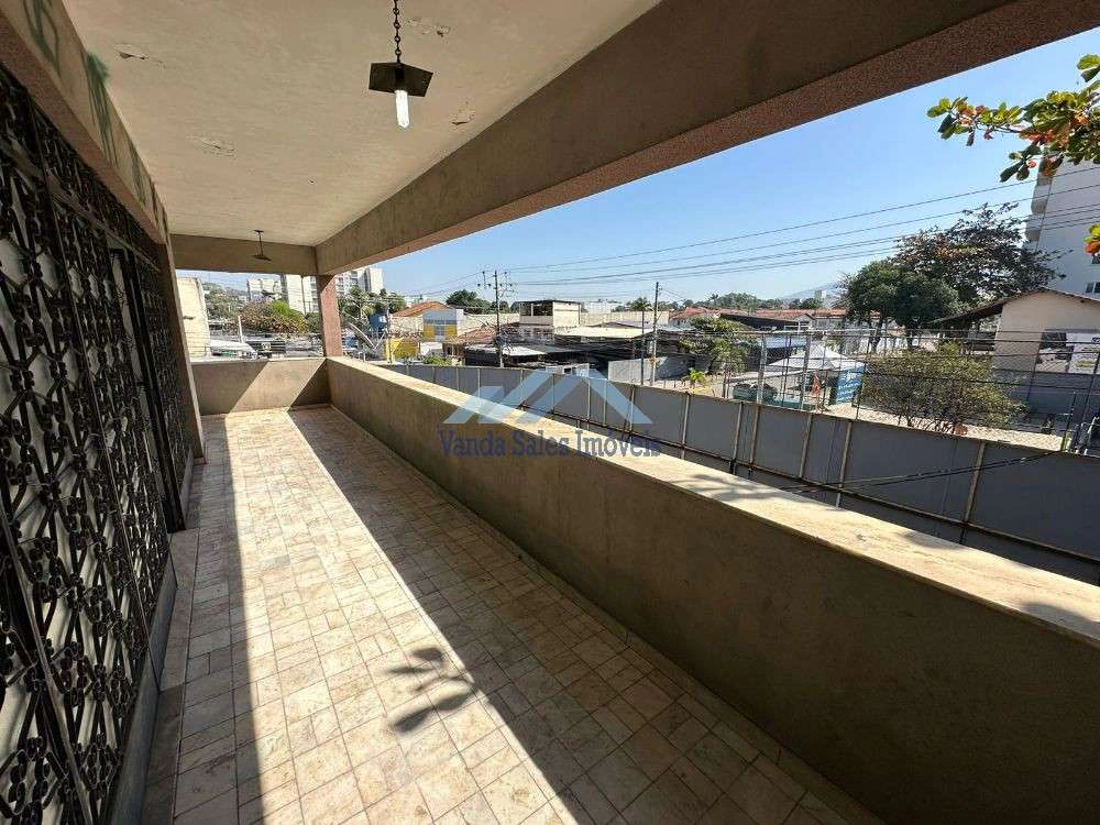 House with no parking, 4 bedrooms and 2 bathrooms — photo 13