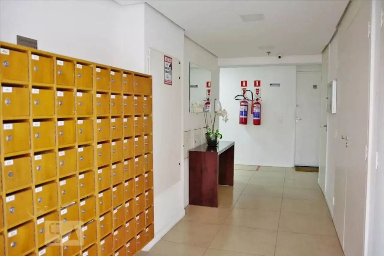 2-bedroom apartment in a building with a gym — photo 16