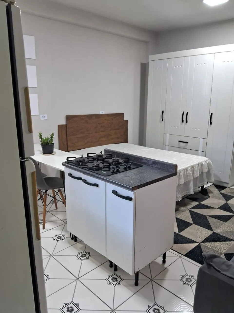 Furnished studio with 1 bedroom and 1 bathroom — photo 13
