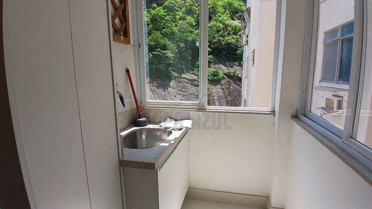 One-bedroom apartment with a mountain view in Rio de Janeiro — photo 33