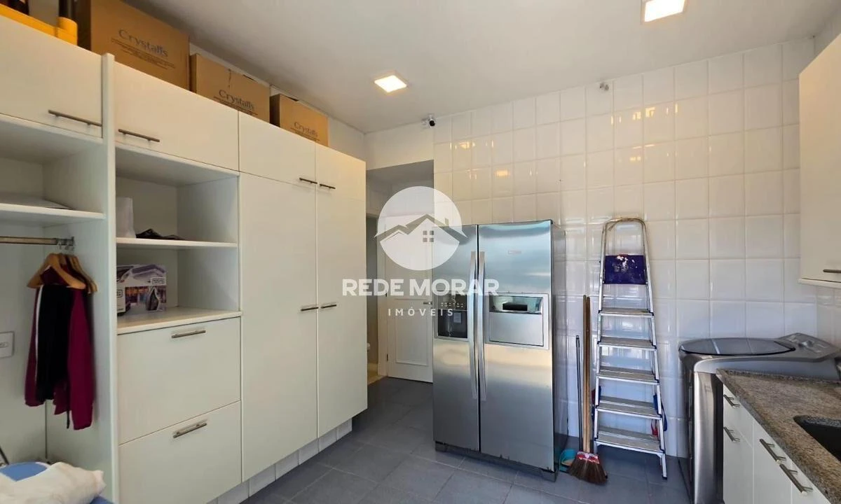 4-bedroom apartment with a water view — photo 34