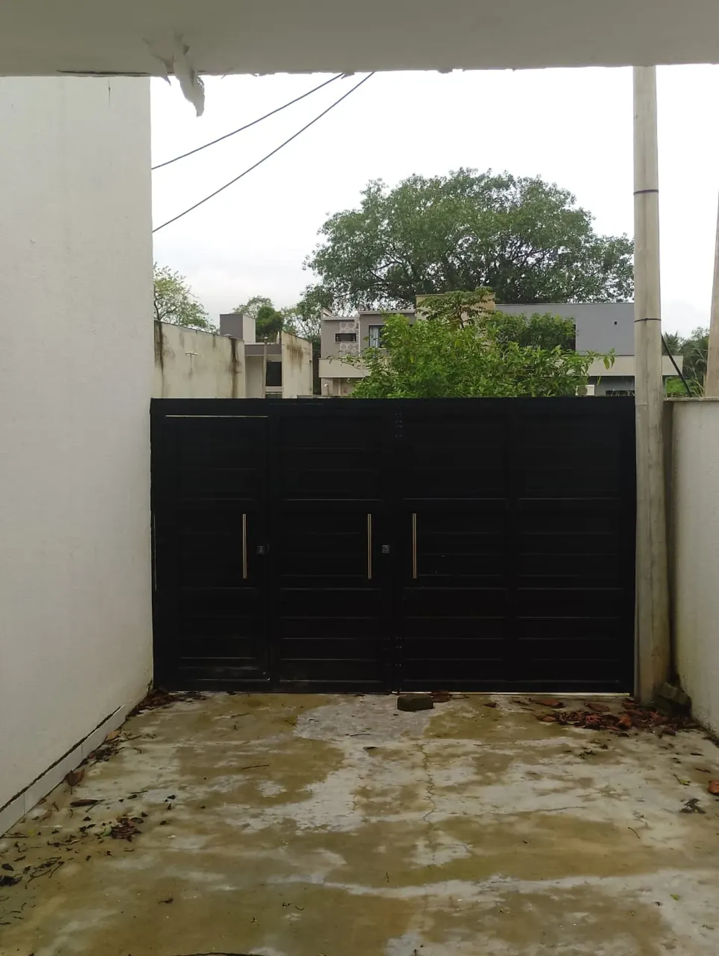 Balcony with a grill in a 3-bedroom house, 75 m² — photo 14