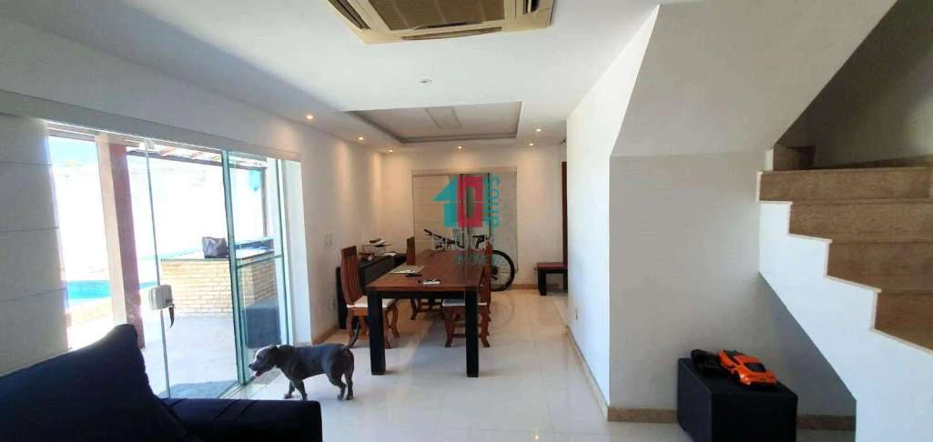 Condominium house with 4 suites and a home office desk — photo 17