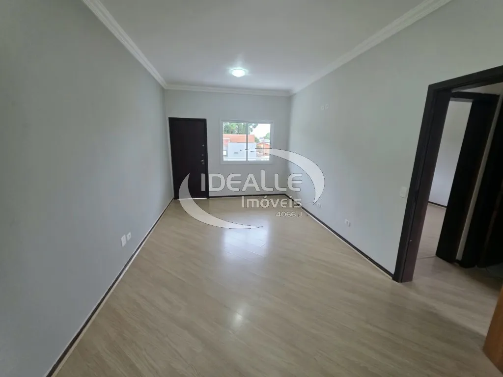 2-bedroom apartment with wood or laminate floors — photo 9