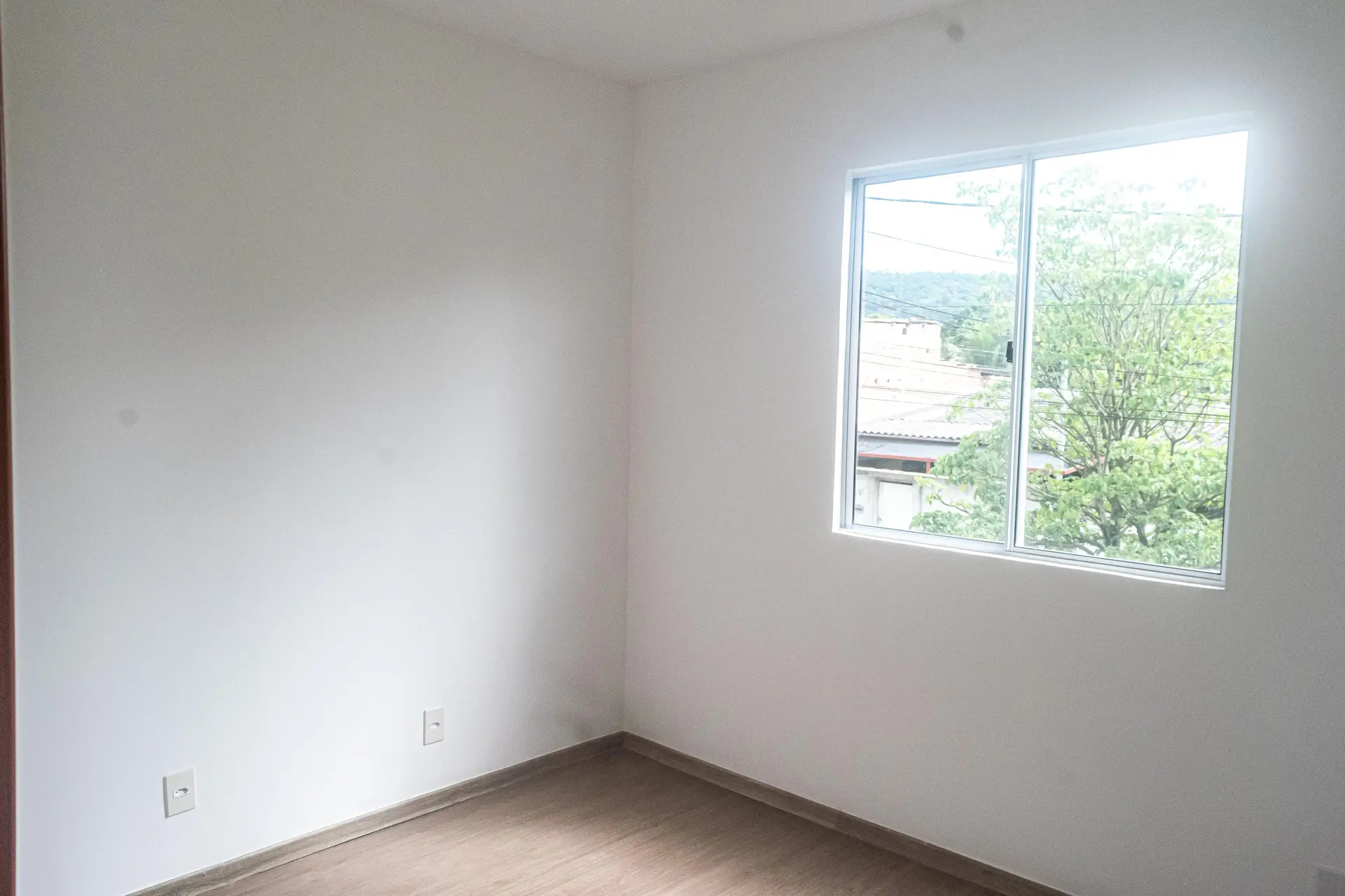 Apartamento sin muebles con 2 habitaciones y jardín privado — photo 27