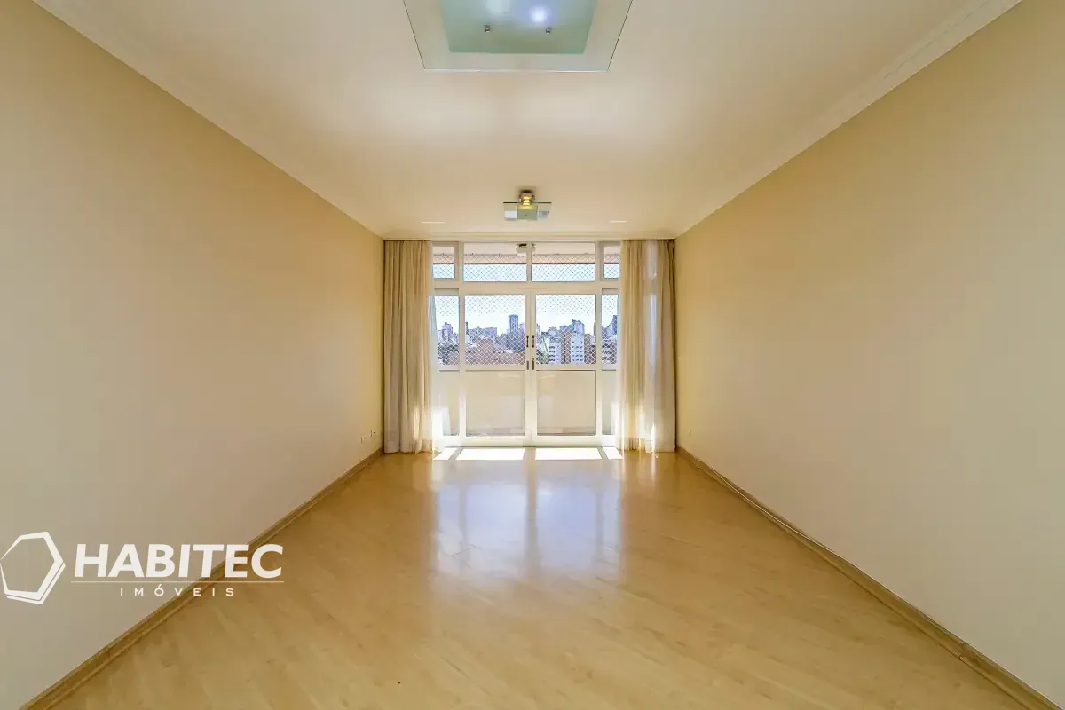 4-bedroom apartment with 2 bathrooms and a balcony — photo 8