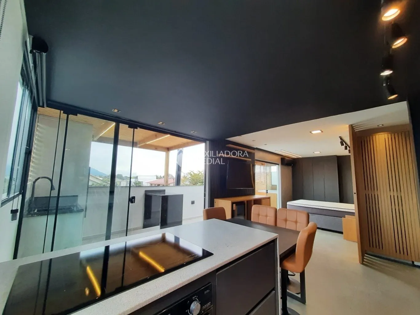 Apartment on the 1st floor with a grill on the balcony — photo 16