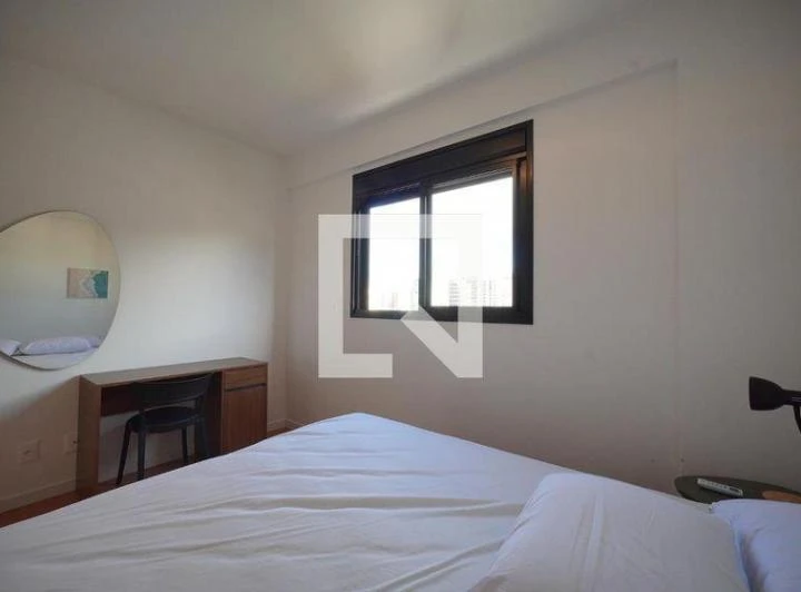 Apartamento amueblado de 1 dormitorio con plaza y cocina integrada — photo 4