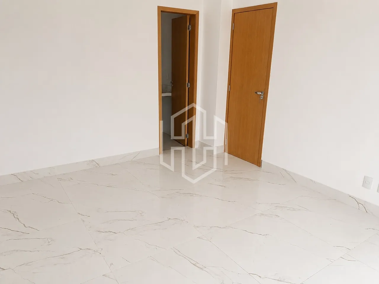 Penthouse with 3 suites and water-facing windows — photo 14