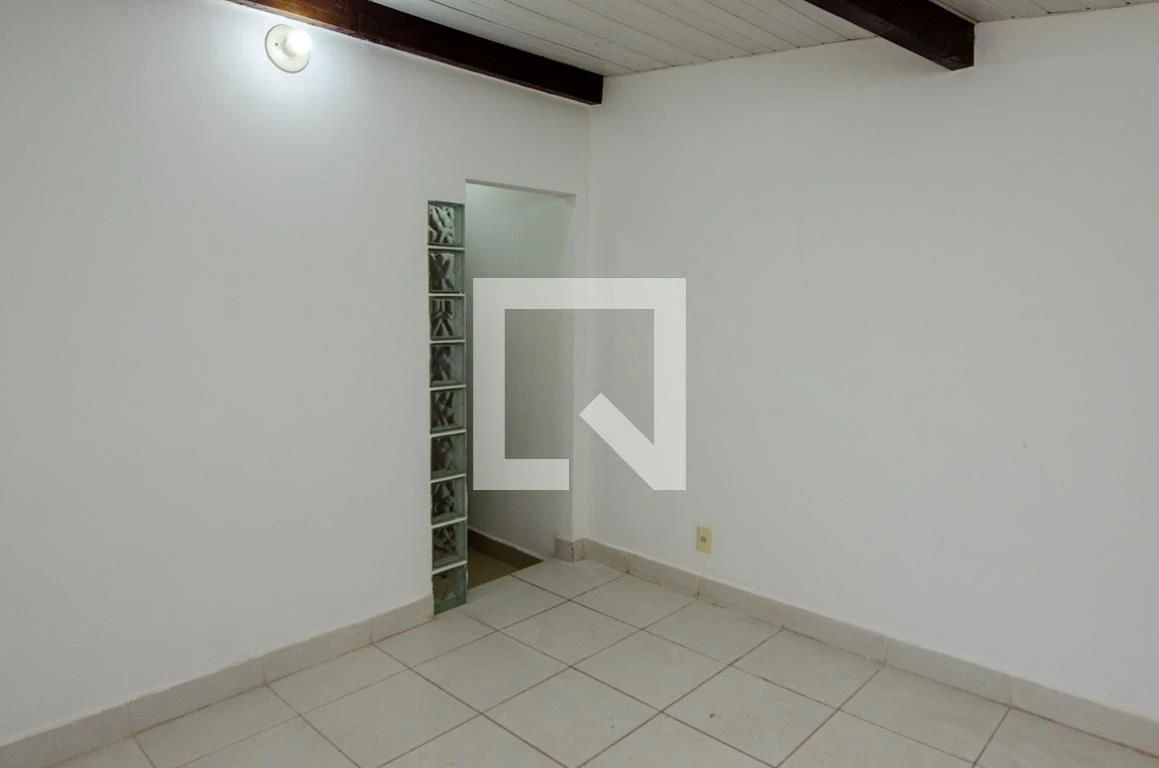 Unfurnished 1-bedroom apartment with a washing machine — photo 13