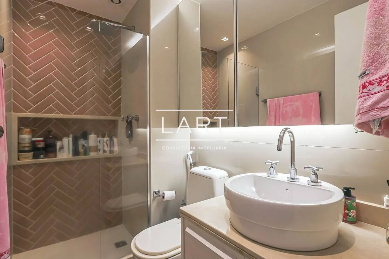 Furnished 4-bedroom apartment with open-plan kitchen — photo 3