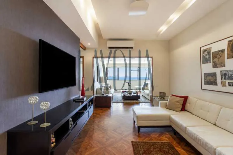 Apartamento com 4 quartos e janelas do chão ao teto — photo 7