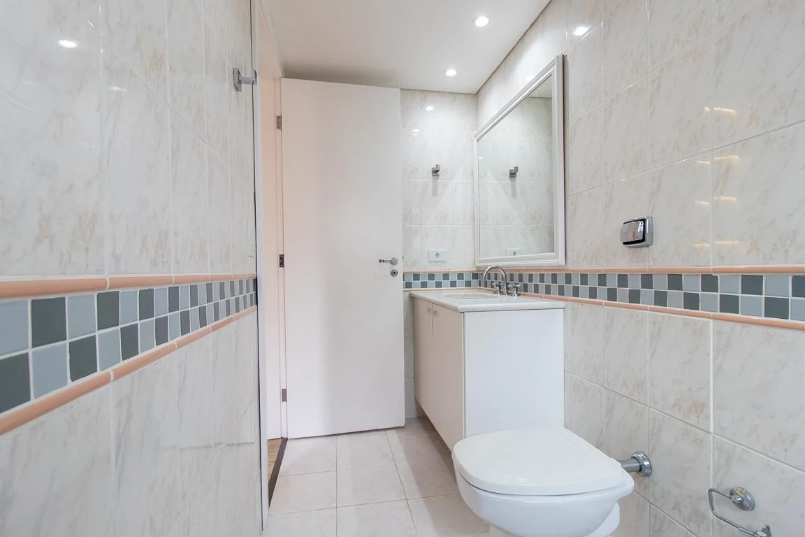 3-bedroom apartment with a bathtub in Curitiba — photo 2
