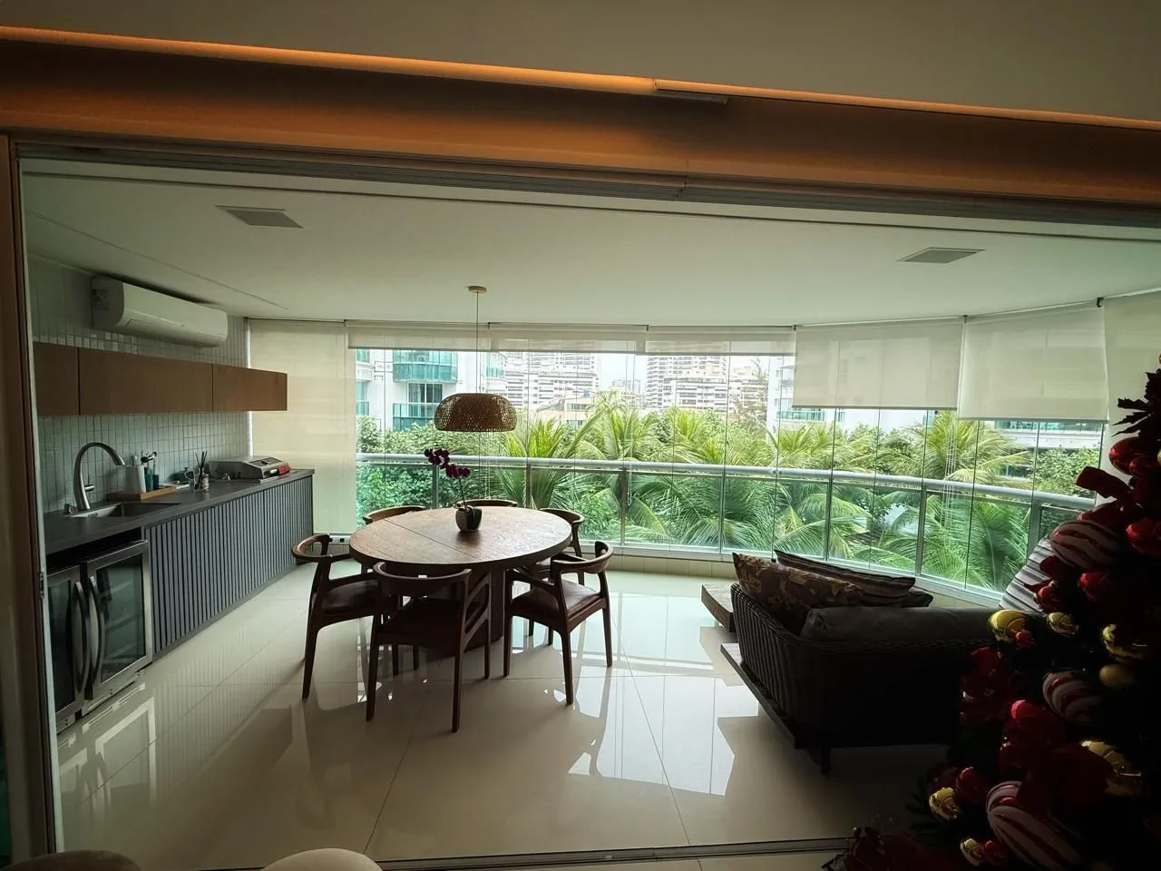 Furnished apartment with 4 bedrooms and 5 bathrooms — photo 2