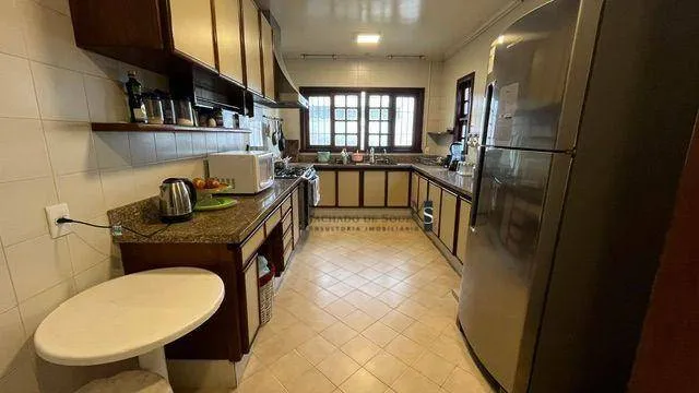 Furnished house, 395 m², with a glass-enclosed balcony — photo 15