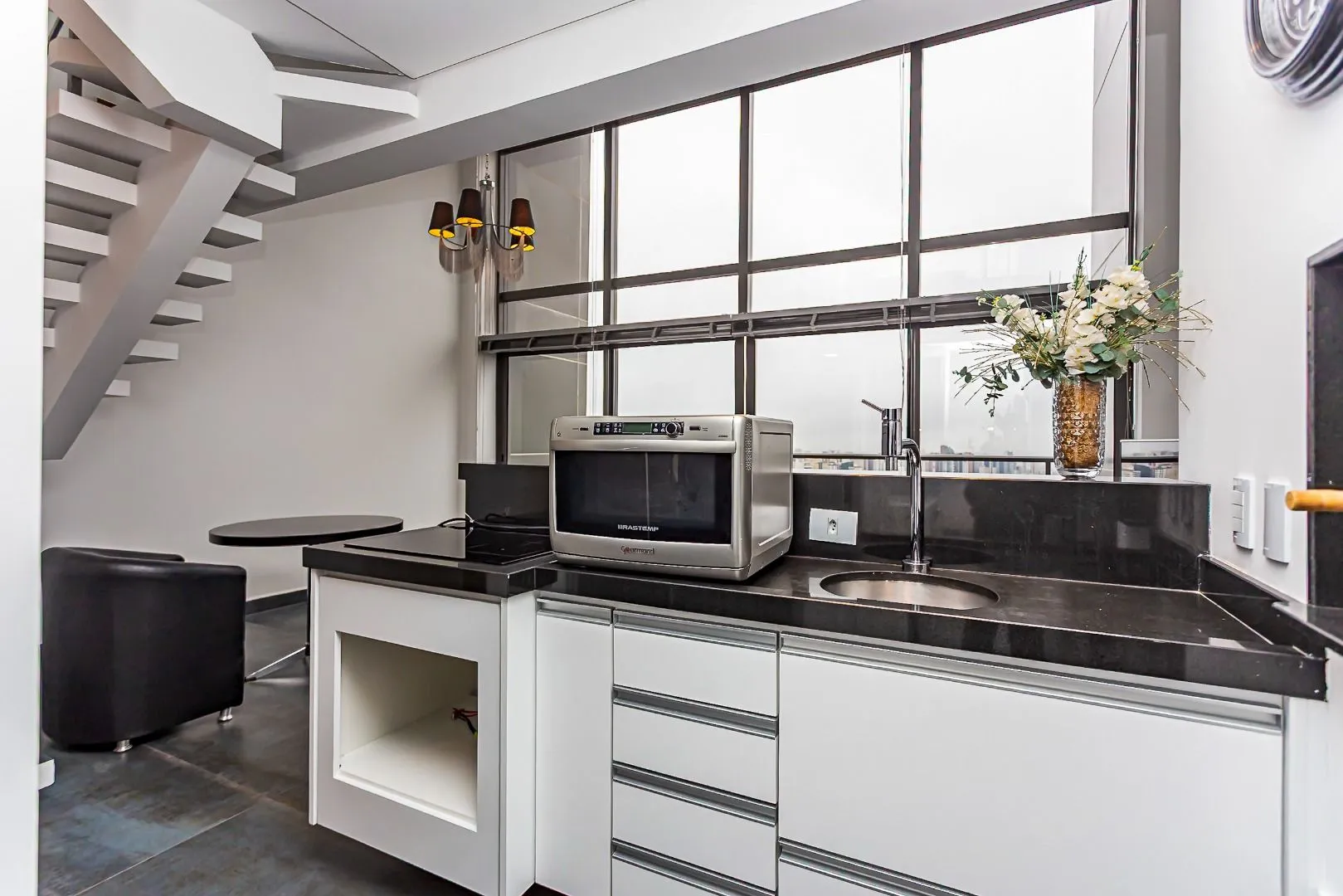 78 m² apartment with floor-to-ceiling windows and a bathtub — photo 15