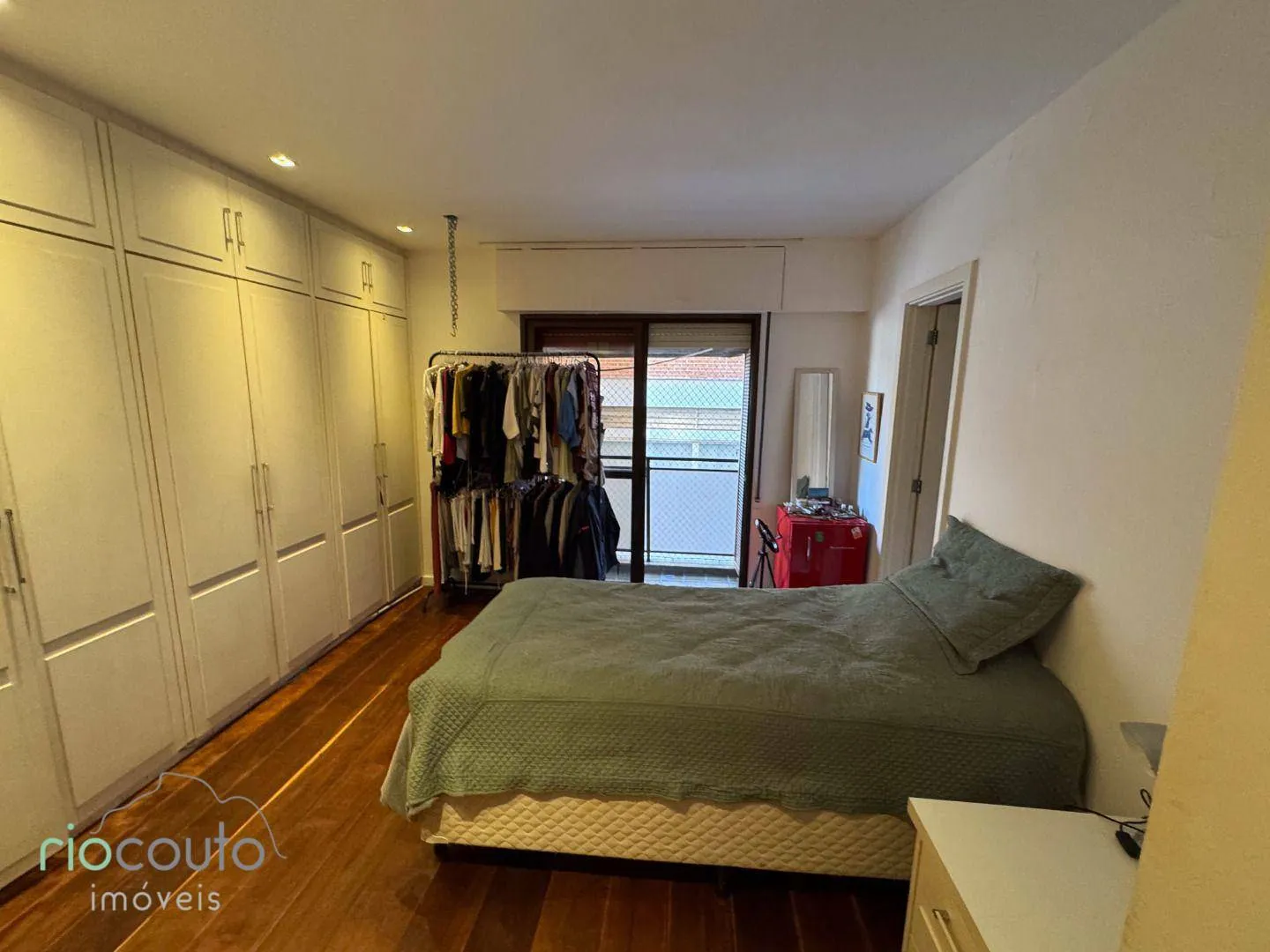 Apartment with 4 bedrooms and balconies, 370 m² — photo 35