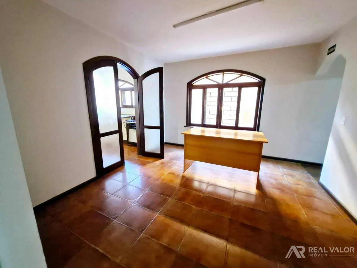Furnished house with 8 bedrooms and 510 m² — photo 2