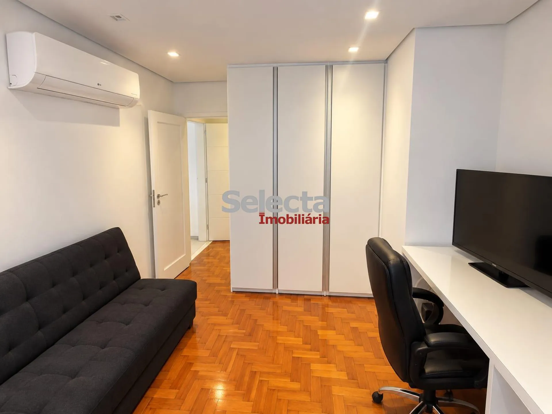 Квартира 100 м² с 3 спальнями и камином — photo 8