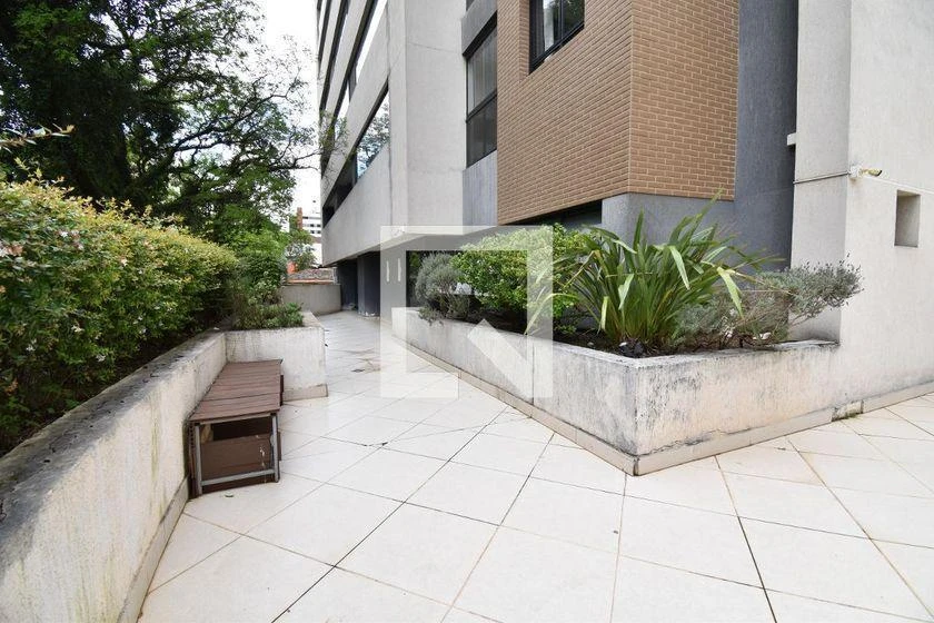 Glass-enclosed balcony in a one-bedroom apartment, 48 m² — photo 34