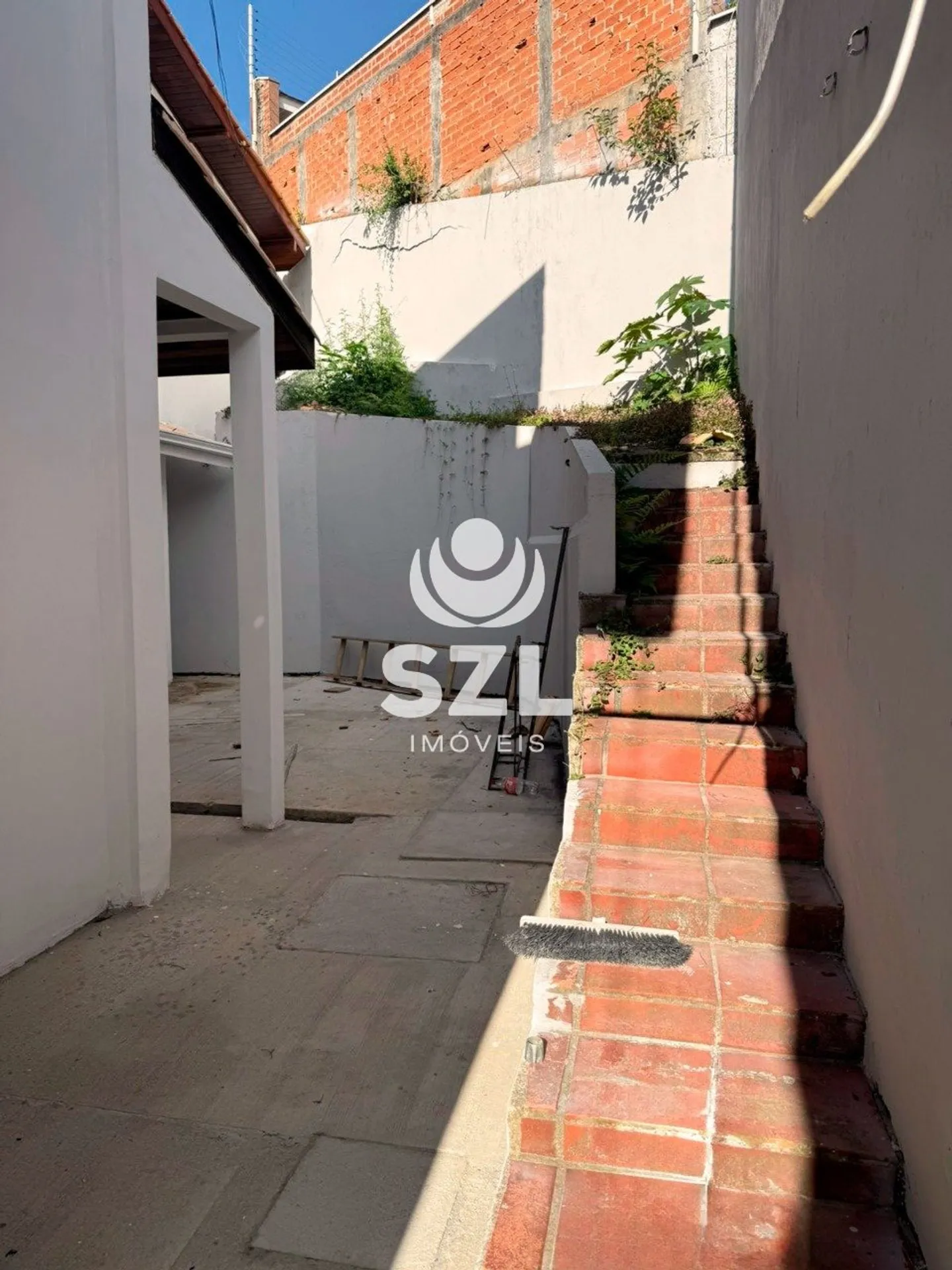 House with 5 bedrooms and 5 parking spaces — photo 25