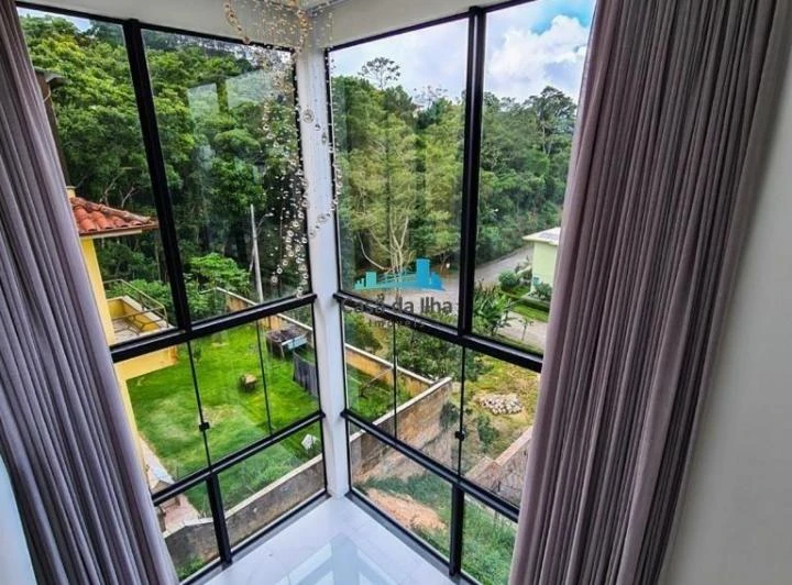 288 m² house with 4 bedrooms and 5 bathrooms — photo 7