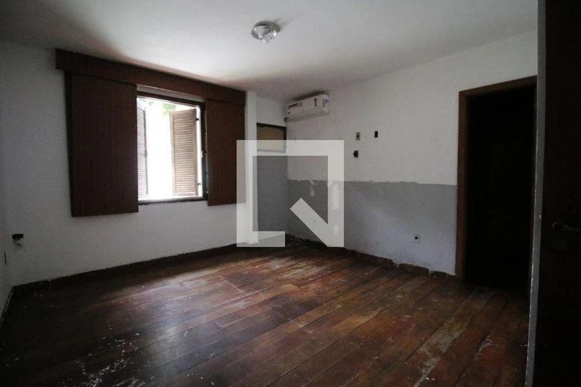 Casa de 500 m² com banheira e janelas do piso ao teto — photo 22