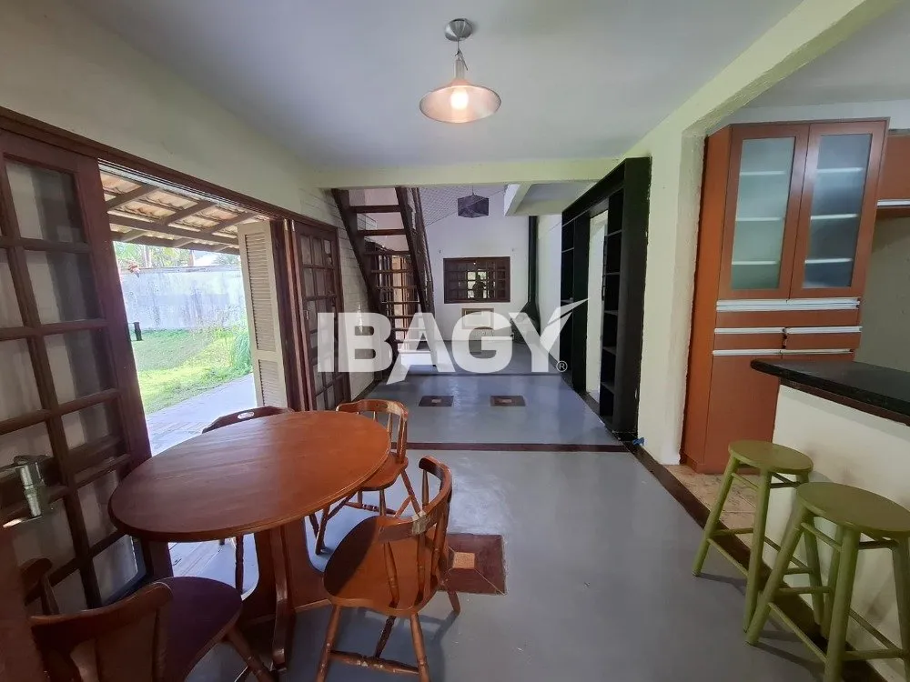 Casa com 3 dormitórios e 2 suítes, 126 m²