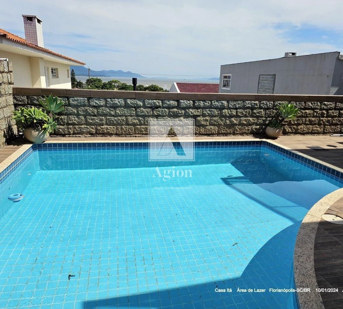 Vista al agua y 3 dormitorios: casa de 405 m² — photo 8