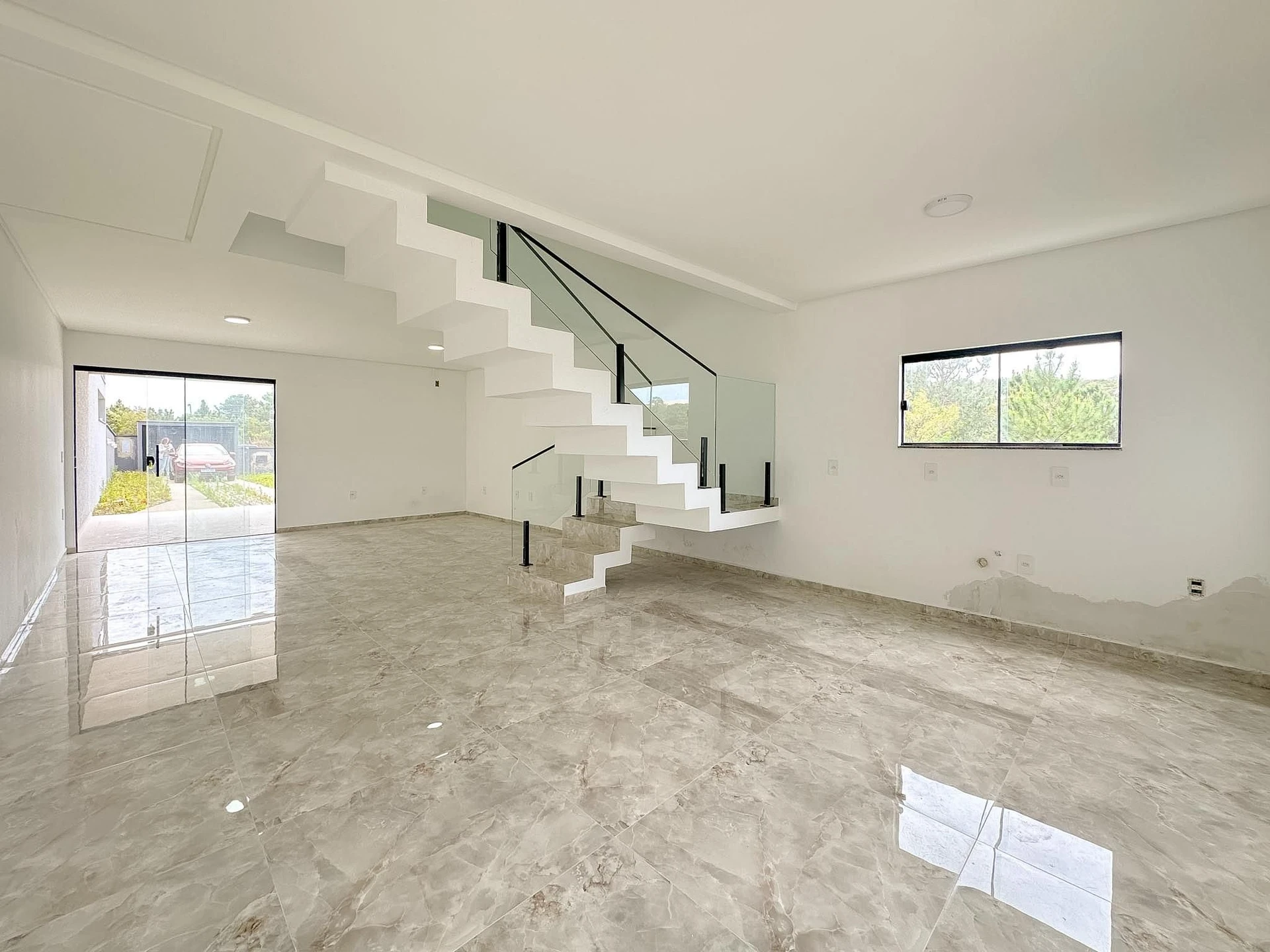 Floor-to-ceiling windows in a 3-bedroom house, 157 m² — photo 28