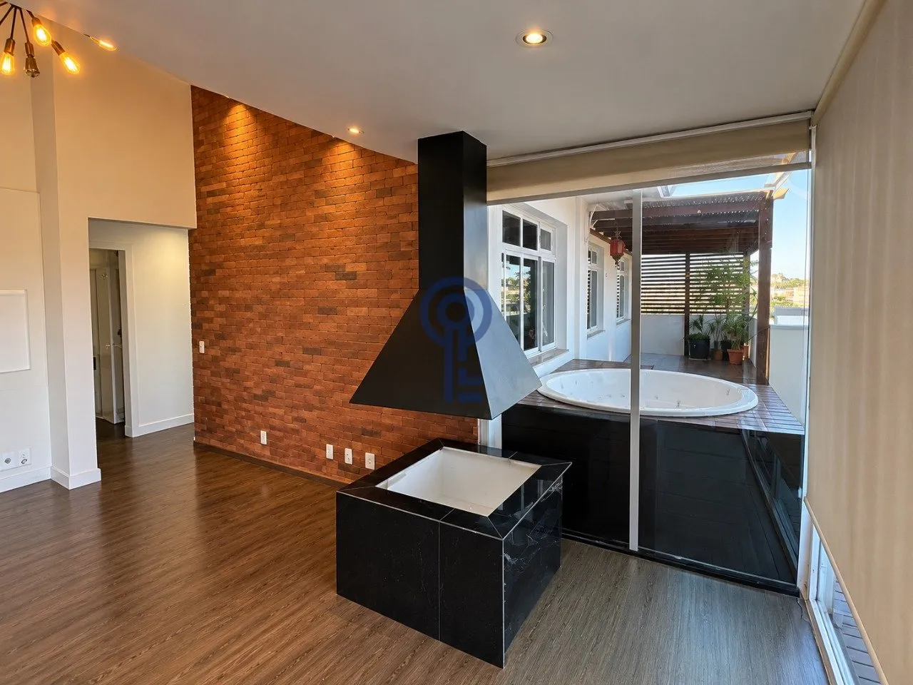 Linear rooftop with 3 bedrooms, Jacuzzi and 2 parking
