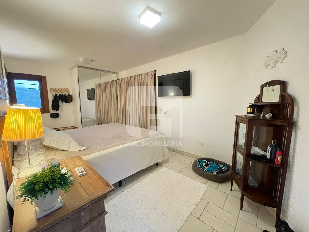 Furnished 350 m² house with 6 bedrooms and 3 suites — photo 24