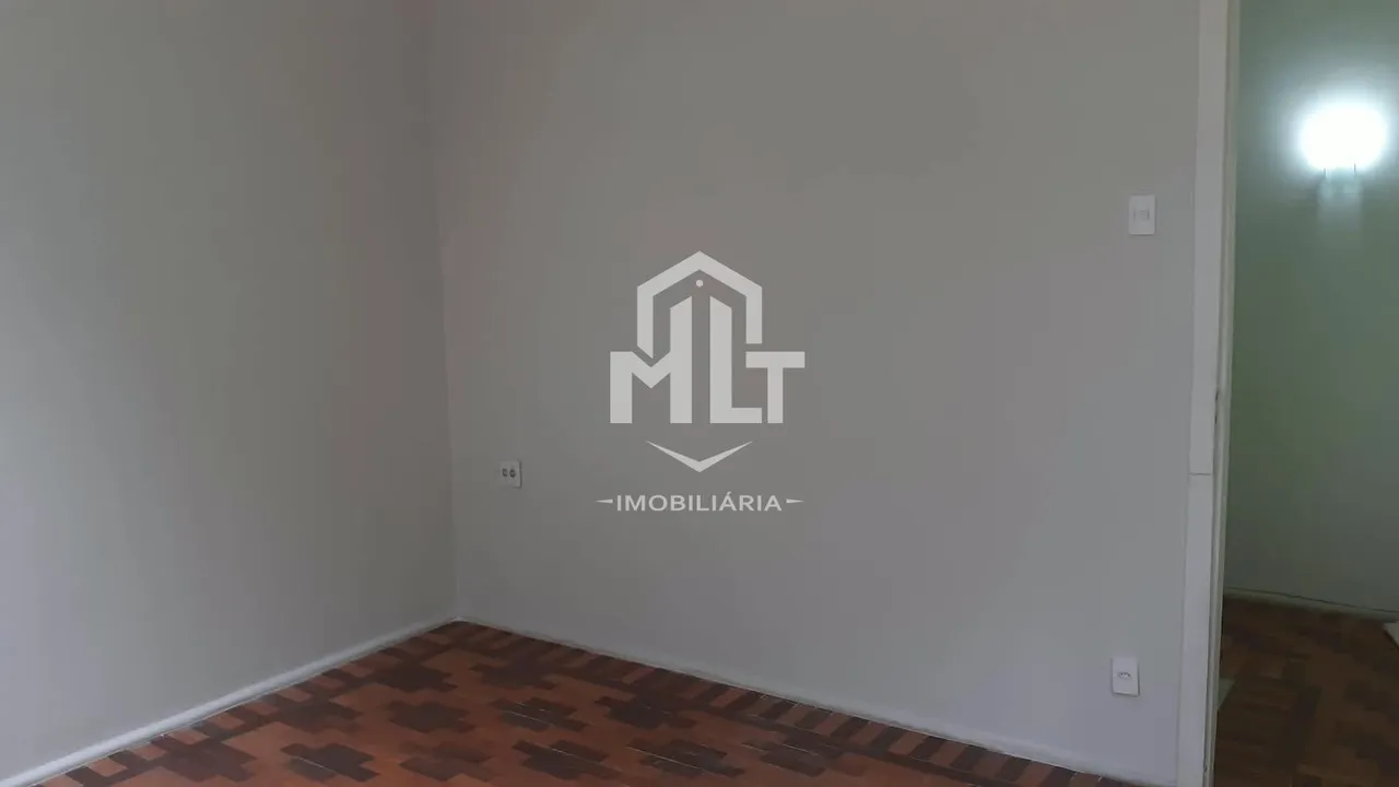 Casa sem mobília com 4 quartos e 2 banheiros, sem vaga