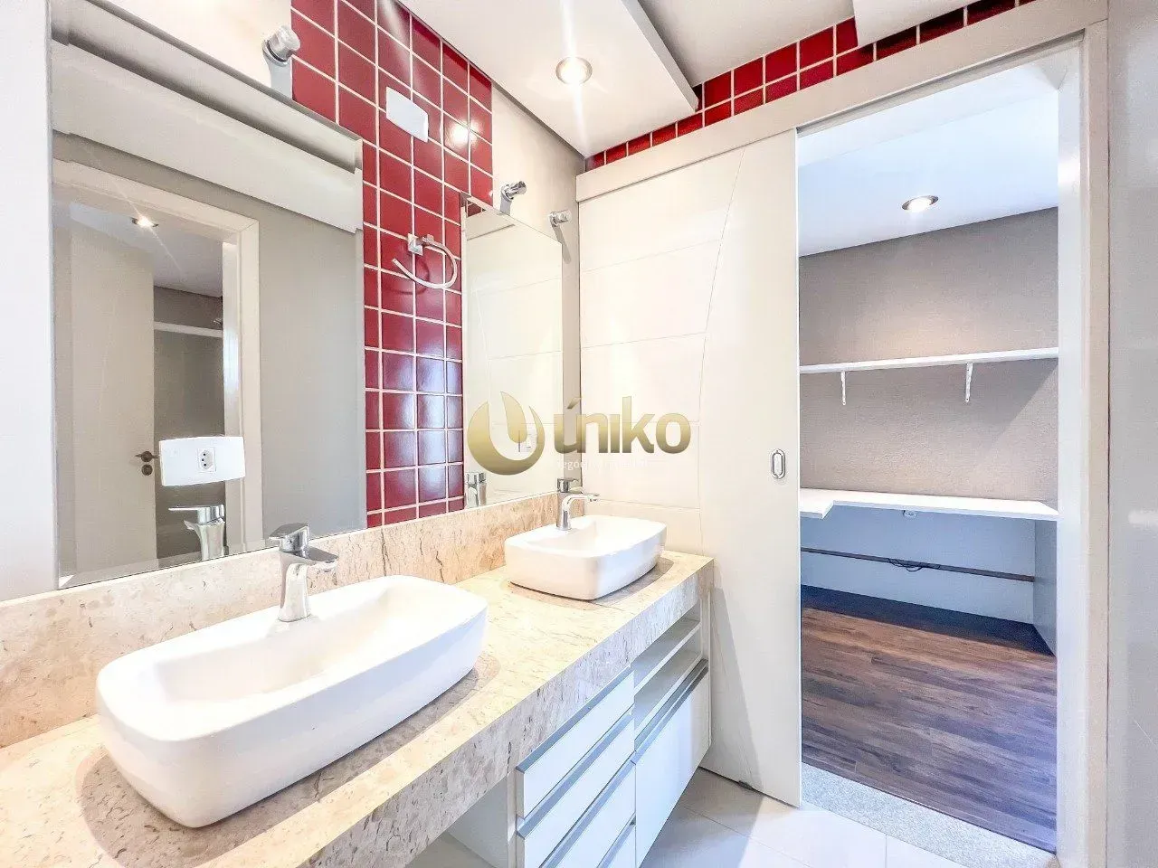 Будинок із 4 спальнями та балконом із грилем, Куритиба — photo 38