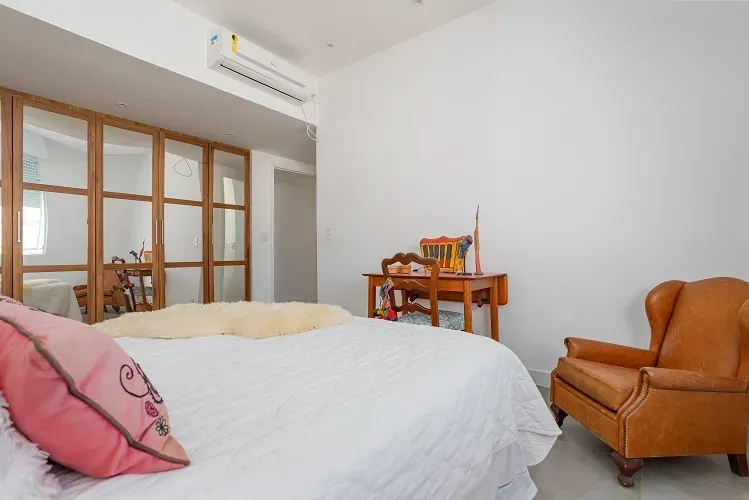 Furnished apartment with 3 bedrooms and an open-plan kitchen — photo 23