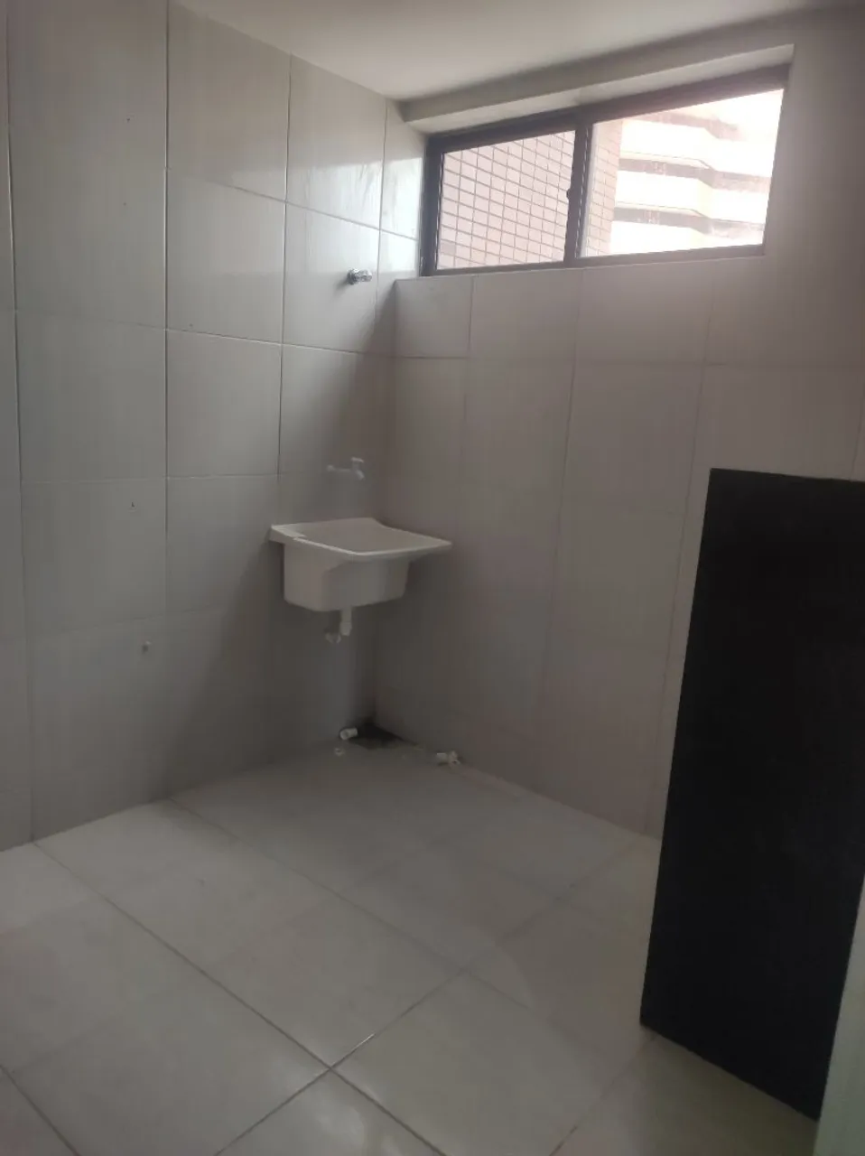 3-bedroom apartment in a building with a pool — photo 2