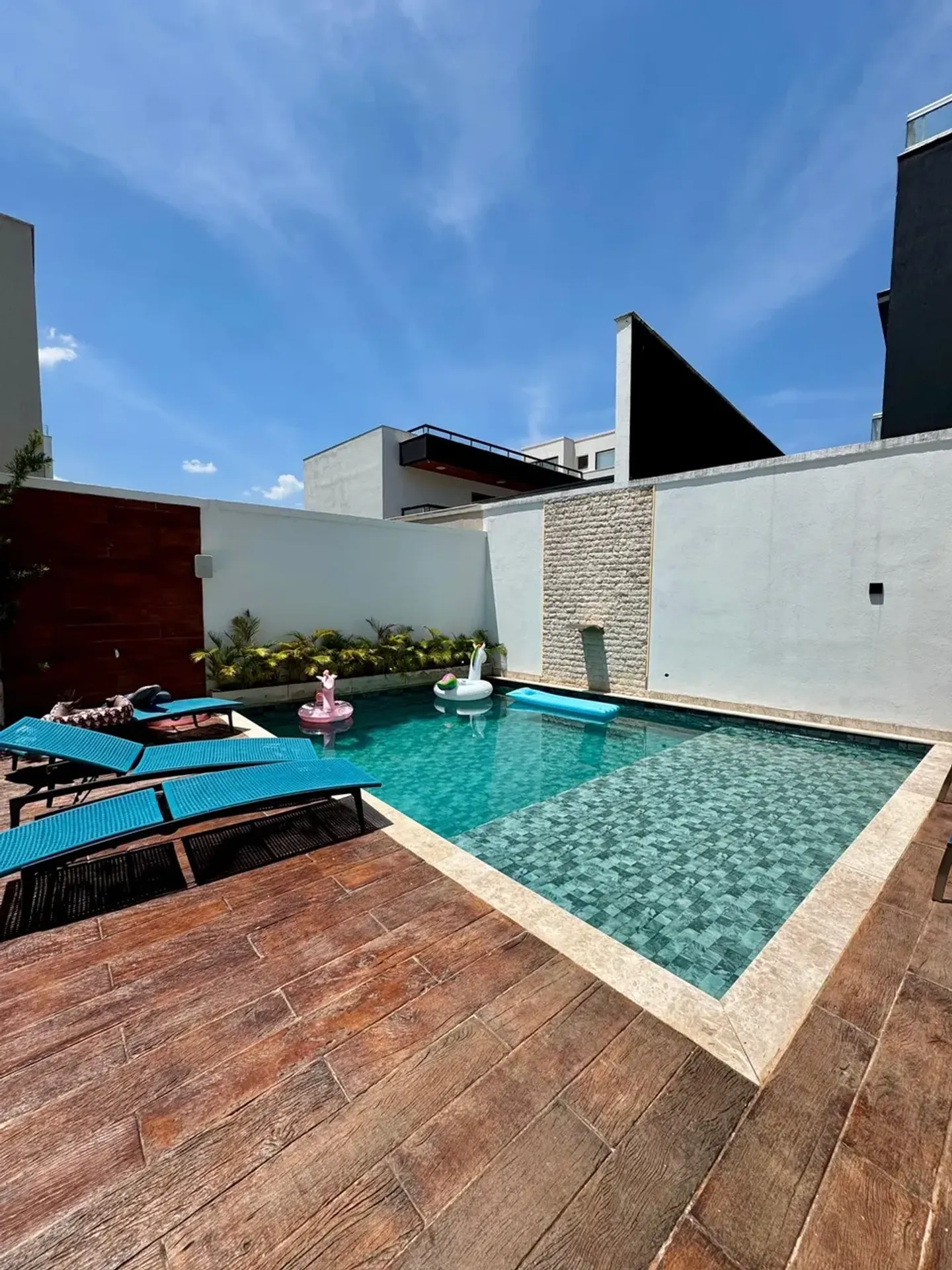 Furnished house with 4 bedrooms and 500 m² and 5 parking — photo 14