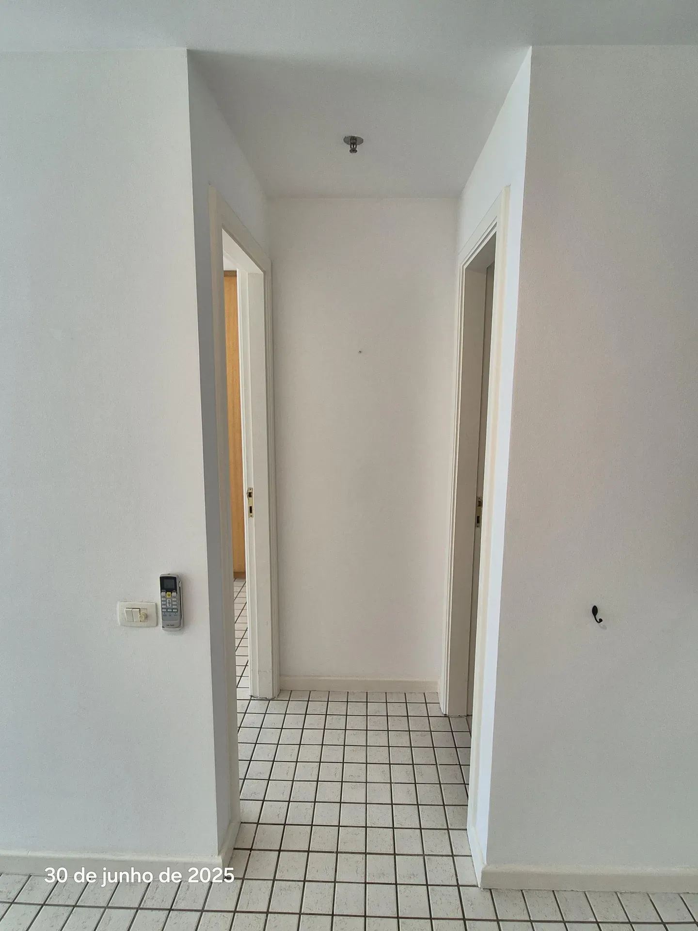 Floor-to-ceiling windows in a one-bedroom apartment, 64 m² — photo 19